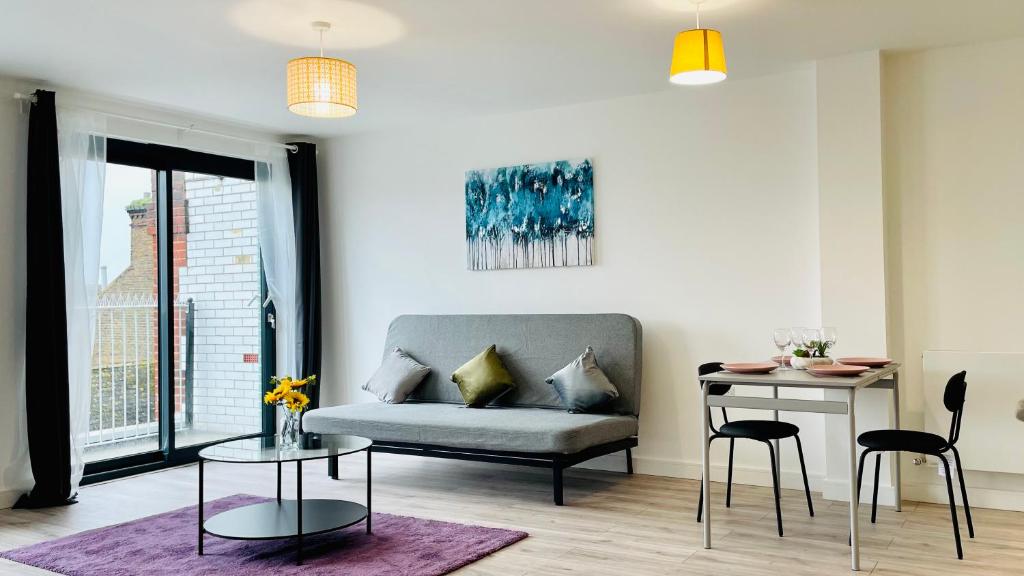 Brand New Modern 1Bedroom Flat, SouthendonSea (updated prices 2024)