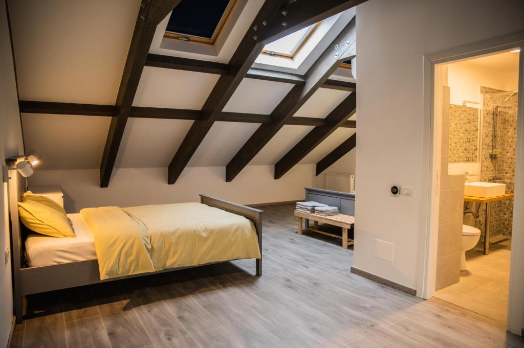 Postel nebo postele na pokoji v ubytování LaHuzur - Casa de Vacanta - Therme Balotesti & Aeroport Otopeni