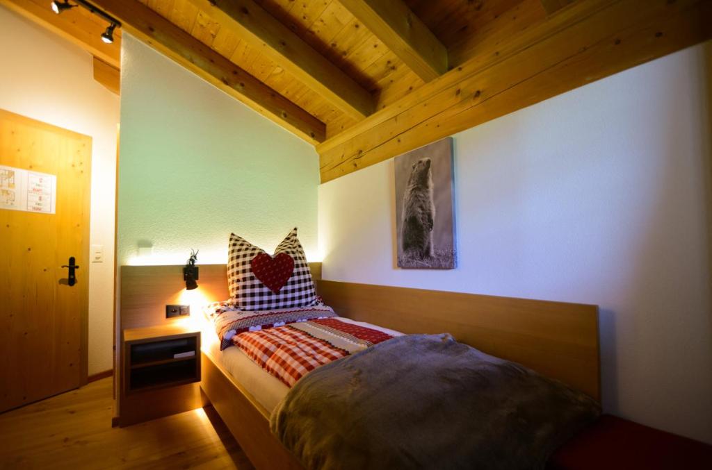 Postel nebo postele na pokoji v ubytování Hotel Madrisajoch