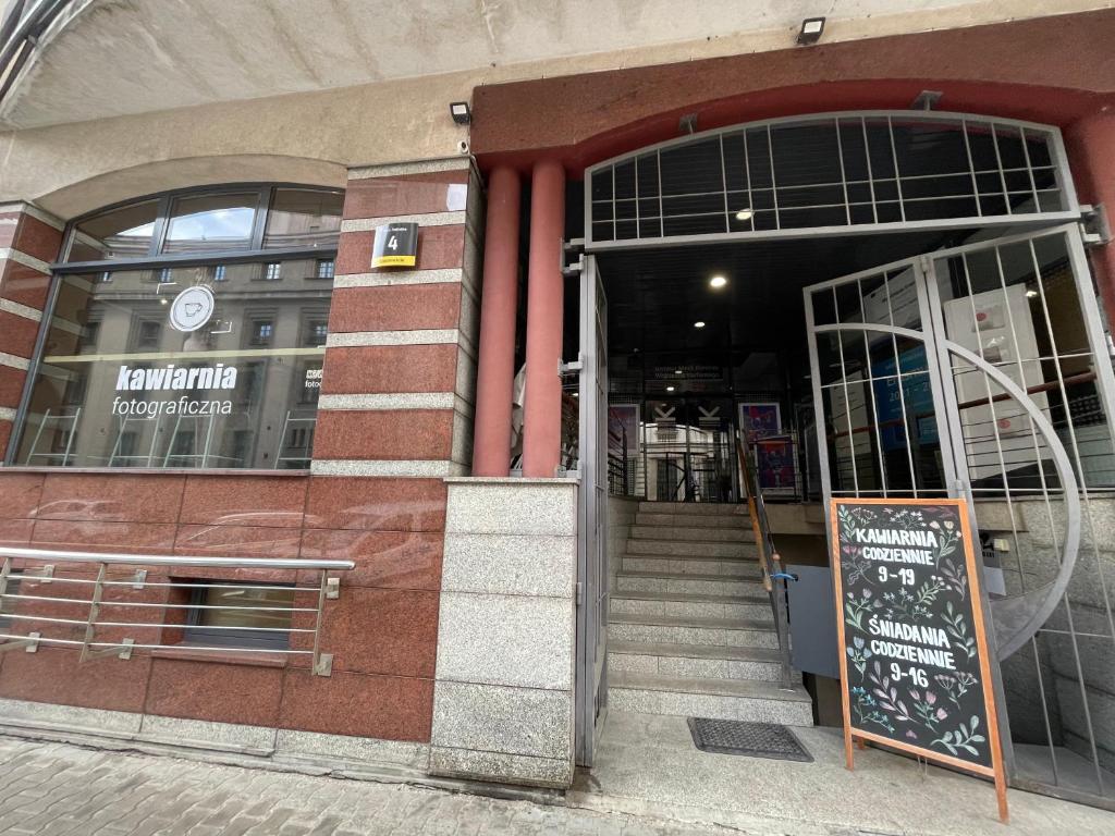 Exteriér alebo vchod do ubytovania Glamour Apartment - w samym sercu miasta obok rynku, klimatyzacja, możliwy parking gratis