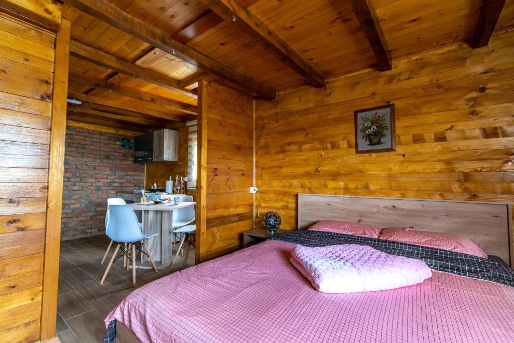 Säng eller sängar i ett rum på Apartman Dača