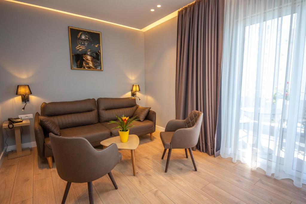 Posezení v ubytování Azure Inn Hotel