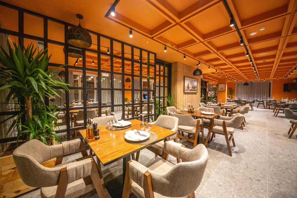 Azure Inn Hotel - Image 3