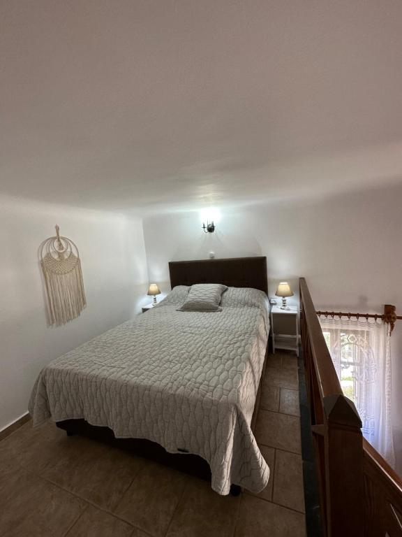 Postel nebo postele na pokoji v ubytování Ano Syros Vibes