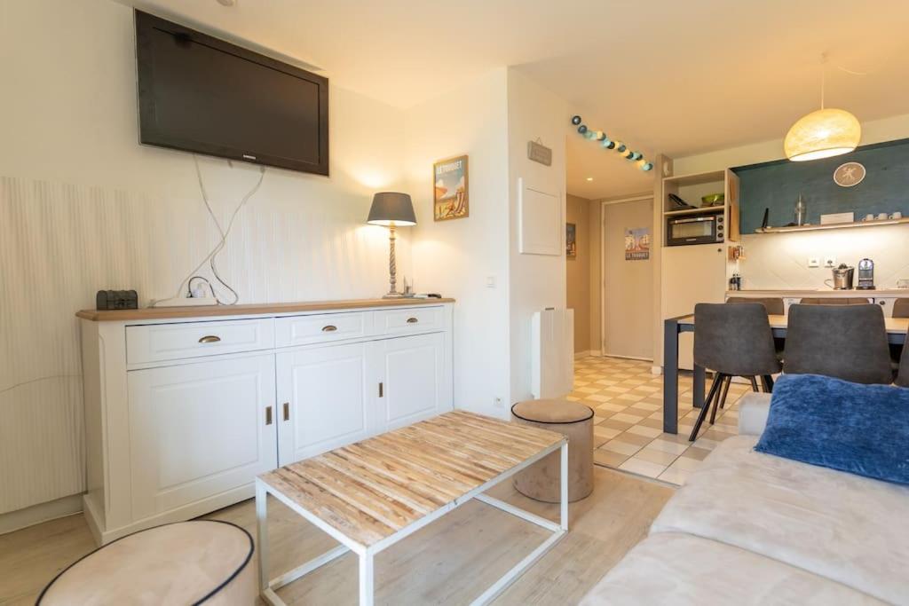 Zdjęcie z galerii obiektu 6-person flat with swimming pool tennis court and car park 157 w mieście Le Touquet-Paris-Plage