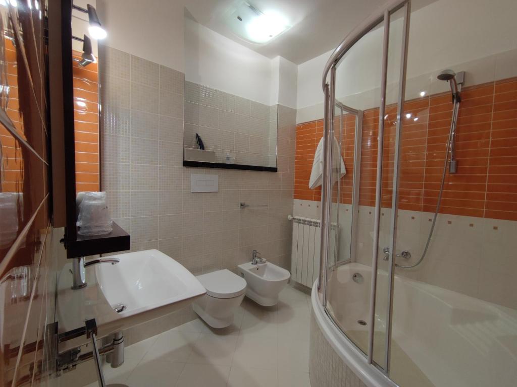 A bathroom at Il Giardino delle Zagare