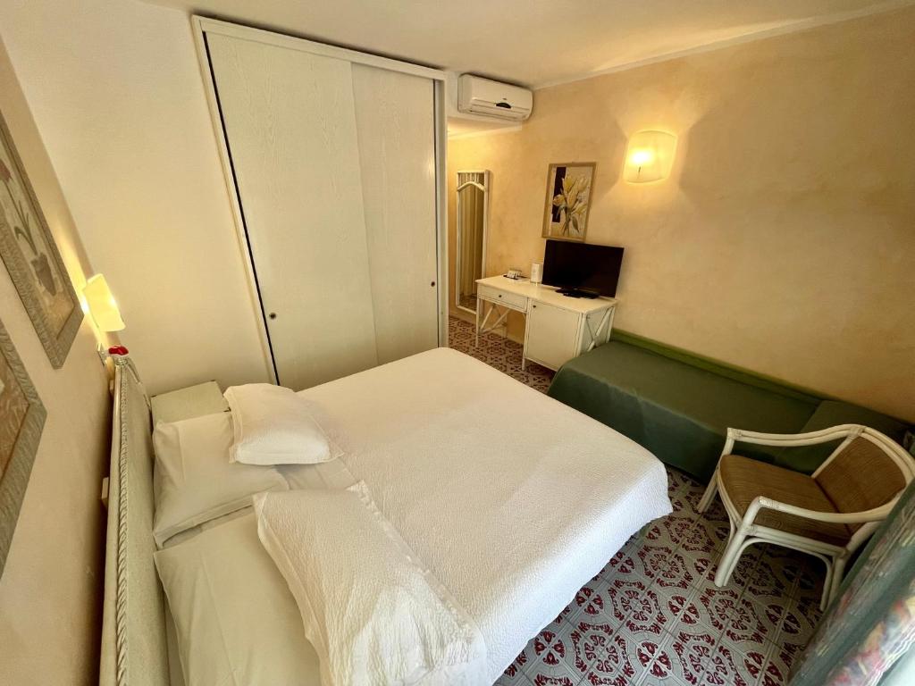 Hotel Meridiana - Habitación Doble Con Balcón Y Cama Supletoria