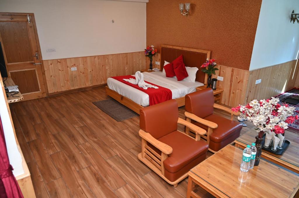 Postel nebo postele na pokoji v ubytování Hotel Seven Hills Manali