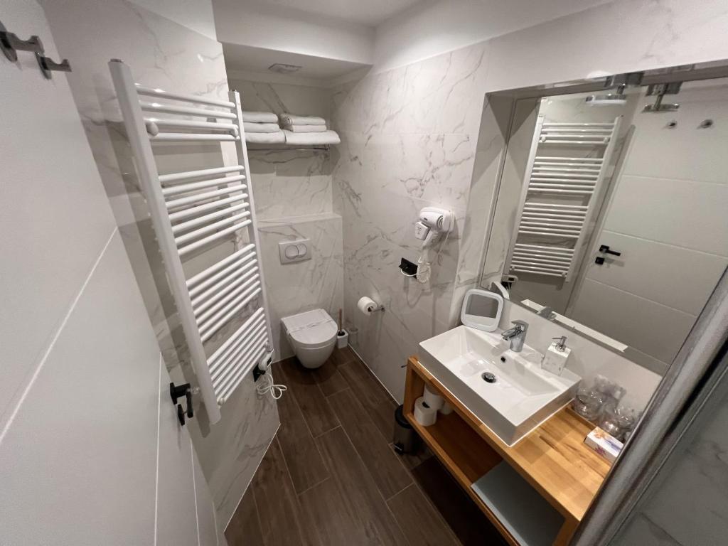 On the Square Suites - 13