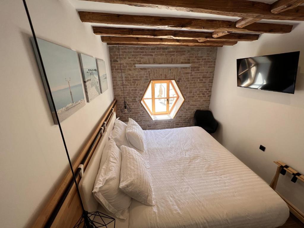 On the Square Suites - 7