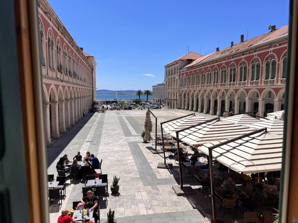 On the Square Suites - 18