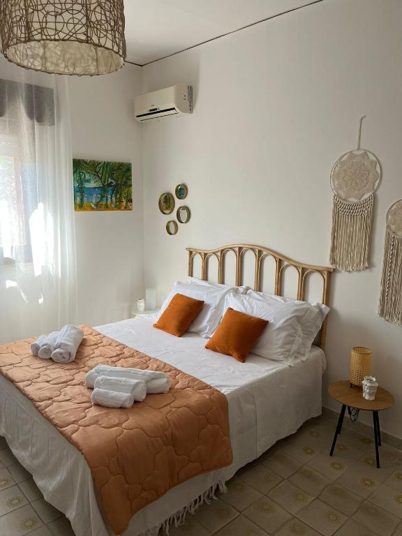 Postel nebo postele na pokoji v ubytování Dirò Camere