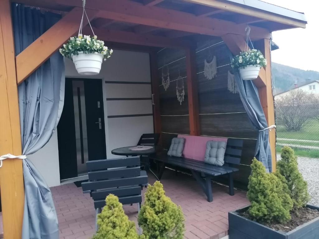 Vonkajšia záhrada v ubytovaní Domek Skalite w Szczyrku