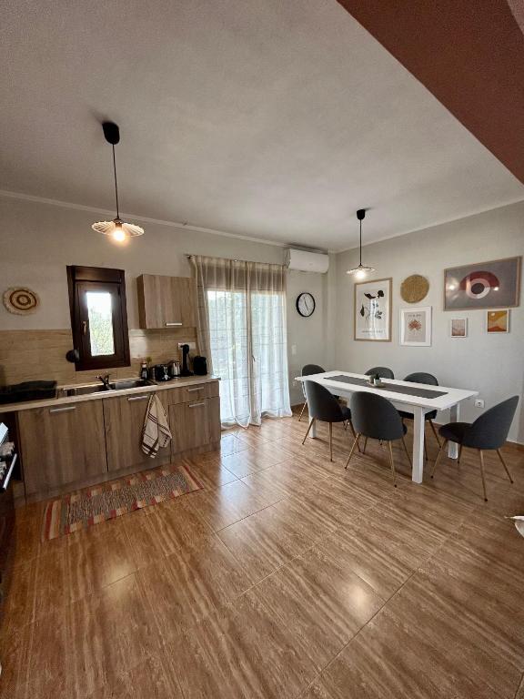 Kuchnia lub aneks kuchenny w obiekcie My Bright House