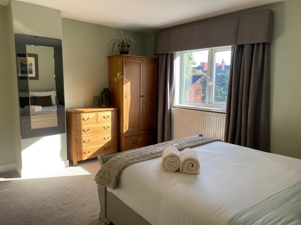 a bedroom with a bed with two towels on it at Rasen Cottage in Lincolnshire