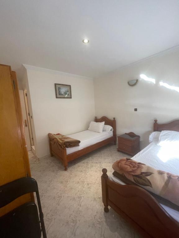 Postel nebo postele na pokoji v ubytování Hôtel ALMUNECAR