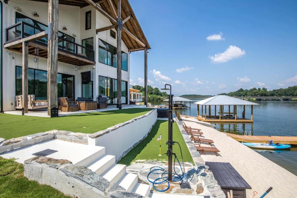 Sunset Rock at Lake Martin, Alexander City (updated prices 2024)