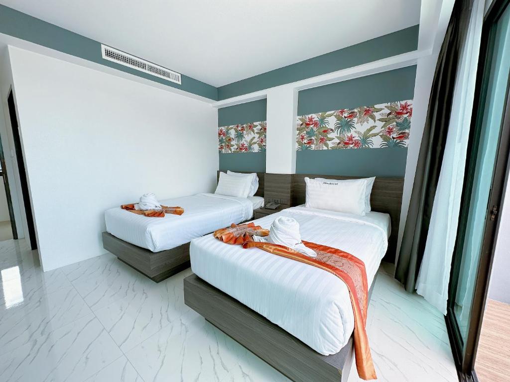 Postel nebo postele na pokoji v ubytování Machorat Aonang Resort at Aonang Beach Krabi