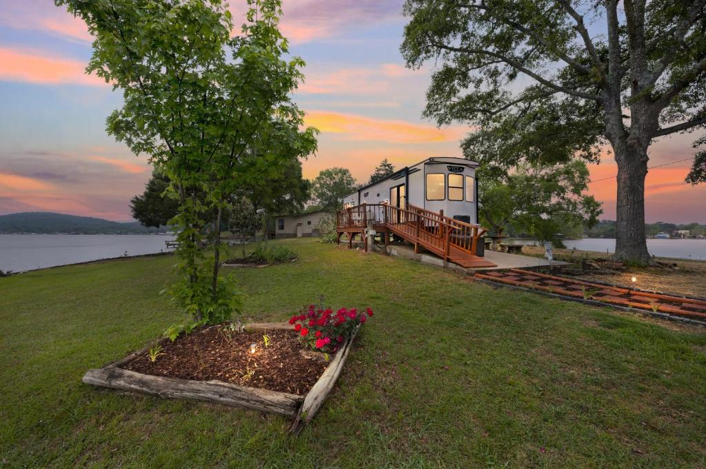 Lakeside Retreat on Neely Henry Lake villa, Ohatchee (updated prices 2024)