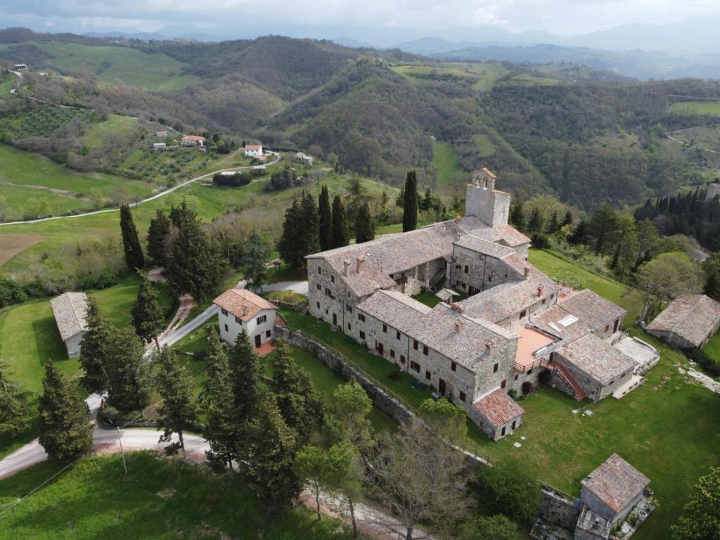 an aerial view of a mansion in the hills at ABBAZIA DI VALLINGEGNO in Gubbio