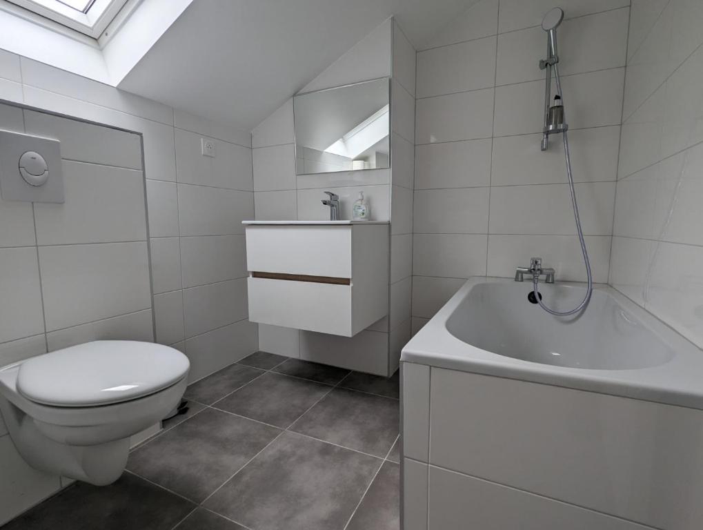 Le Thannois - appartement 2 chambres, salon, cuisine équipée, parking et wifi gratuit – photo 17