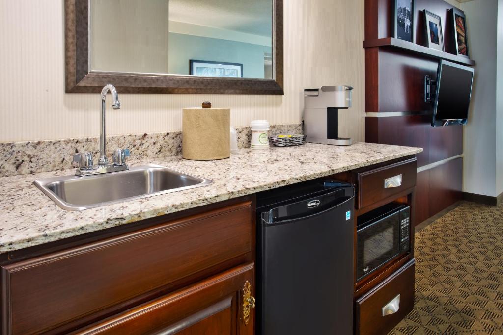 Holiday Inn University Plaza-Bowling Green, an IHG Hotel - Suite Royale