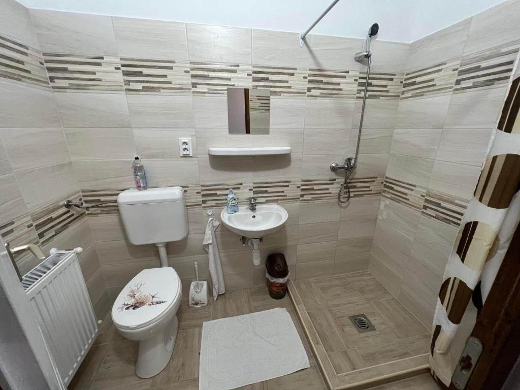 Komáromi Vendégház Erdőhorváti - Habitación Triple Con Baño