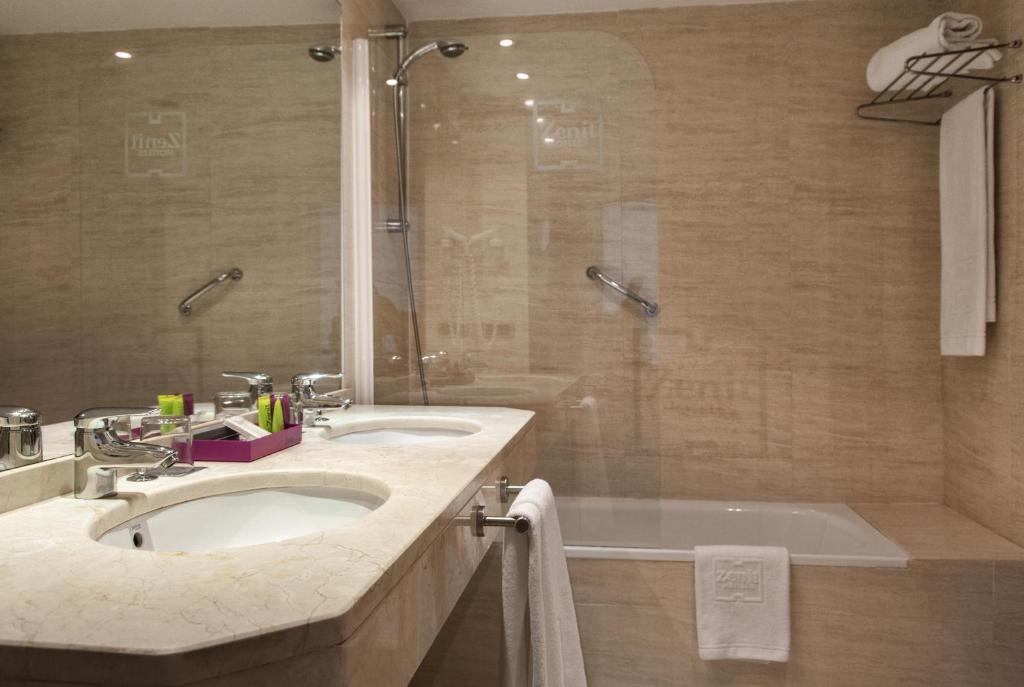 Koupelna v ubytování Hotel RH Murcia Centro