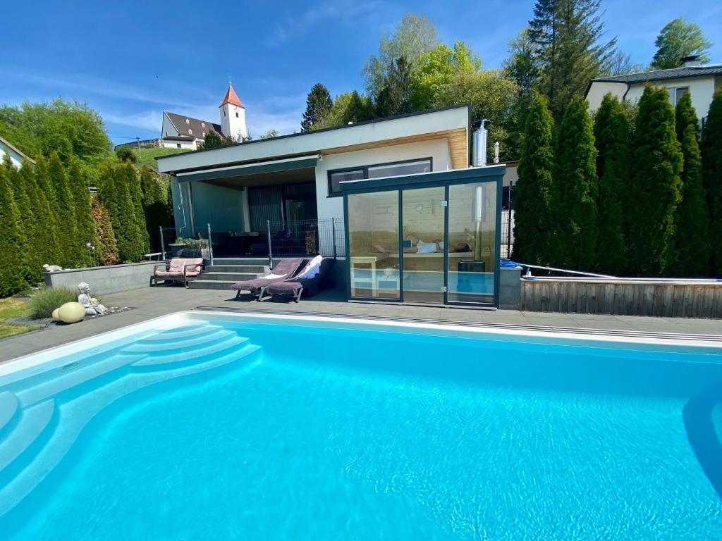 a swimming pool in front of a house at Mostviertel Lodge in Ardagger Markt