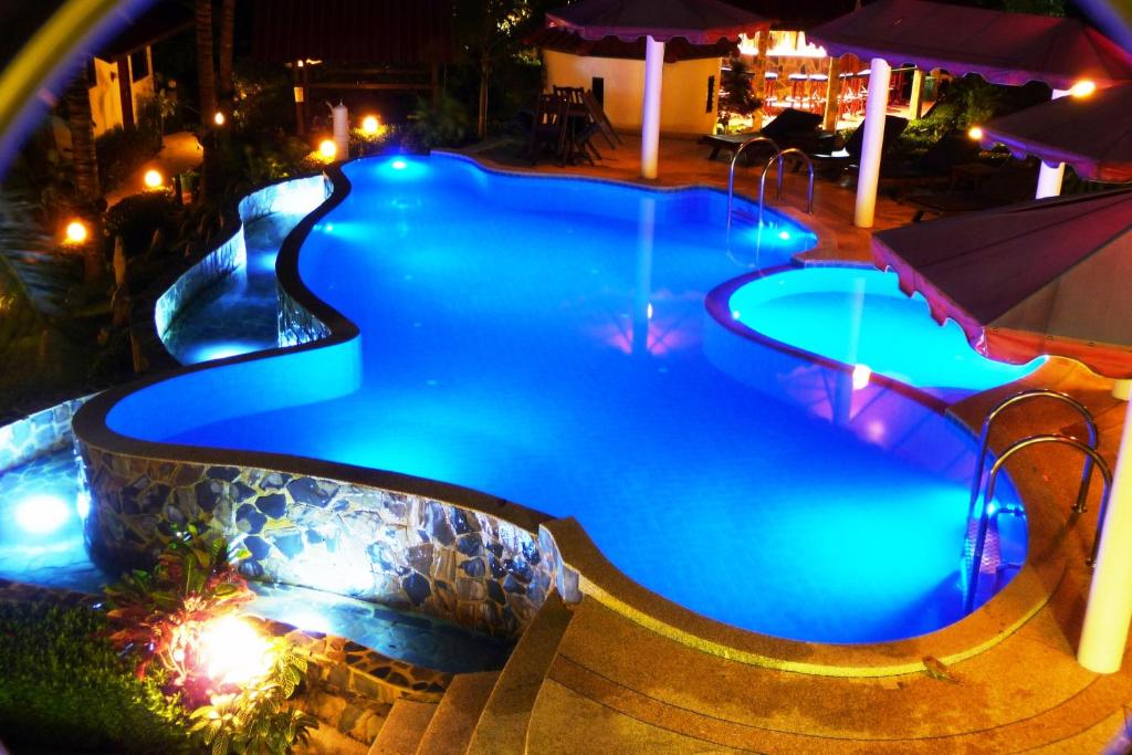 Bazén v ubytování Top Resort nebo v jeho okolí