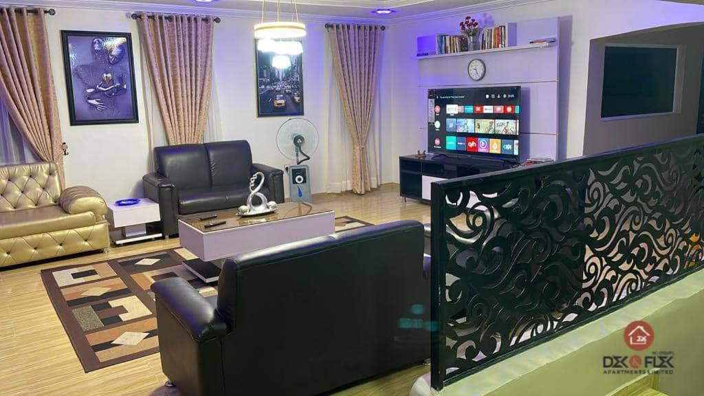 TV a/nebo společenská místnost v ubytování Dex & Flex Apartments