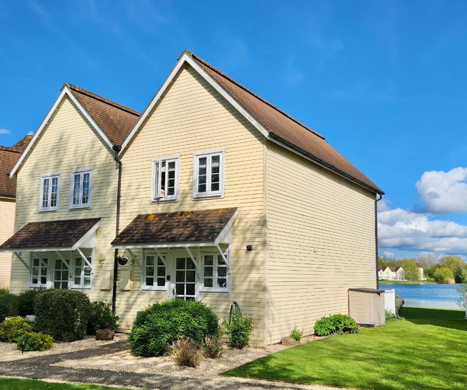 38 Windrush Lake, South Cerney (updated prices 2024)