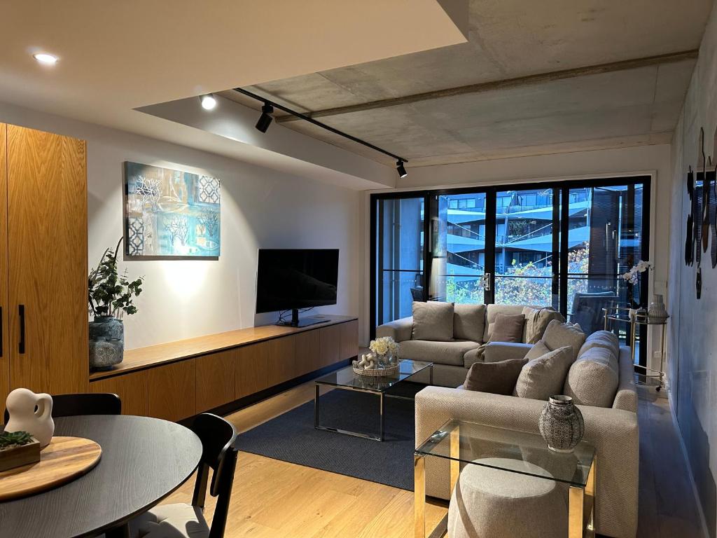 Photo inspiration: Picture Idea: Palko Luxury In The City Canberra Updated Prices 2025