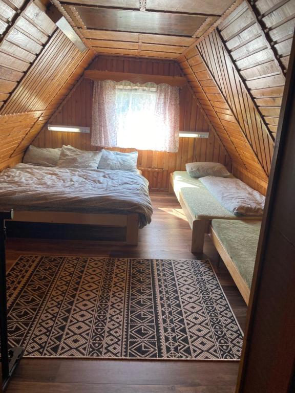 Postel nebo postele na pokoji v ubytování Útulná chaloupka na Valašsku