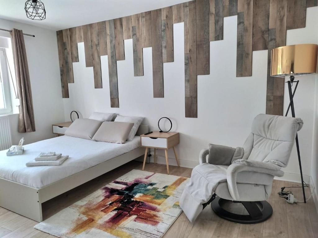 Postel nebo postele na pokoji v ubytování Ch privée 18m - Canapé - Netflix - Appart 120m