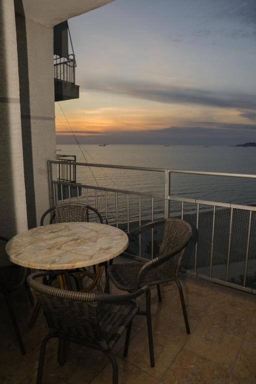 Beachfront Deluxe Apartment, Durrës, Albania