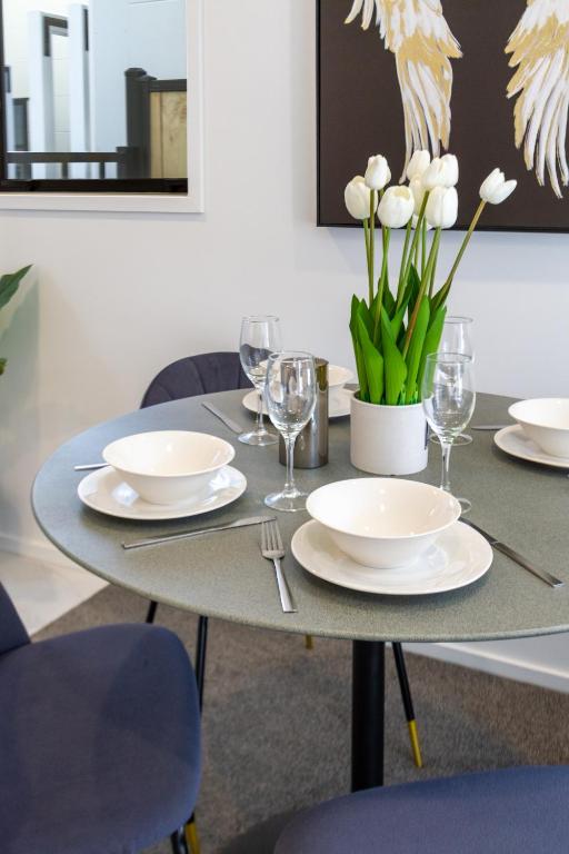 Central City Awaits 2 bed 2 bath - Resim 12