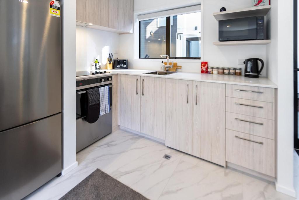 Central City Awaits 2 bed 2 bath - Resim 15