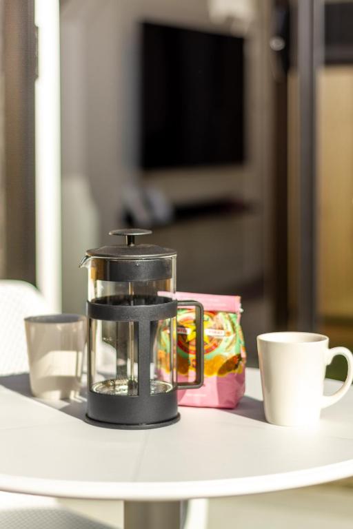 Central City Awaits 2 bed 2 bath - Resim 14