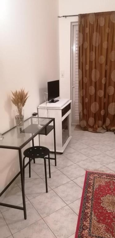TV a/nebo společenská místnost v ubytování menidistudios
