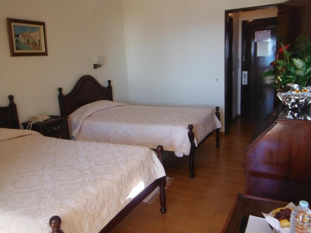 Postel nebo postele na pokoji v ubytování Aeromar Beach Hotel