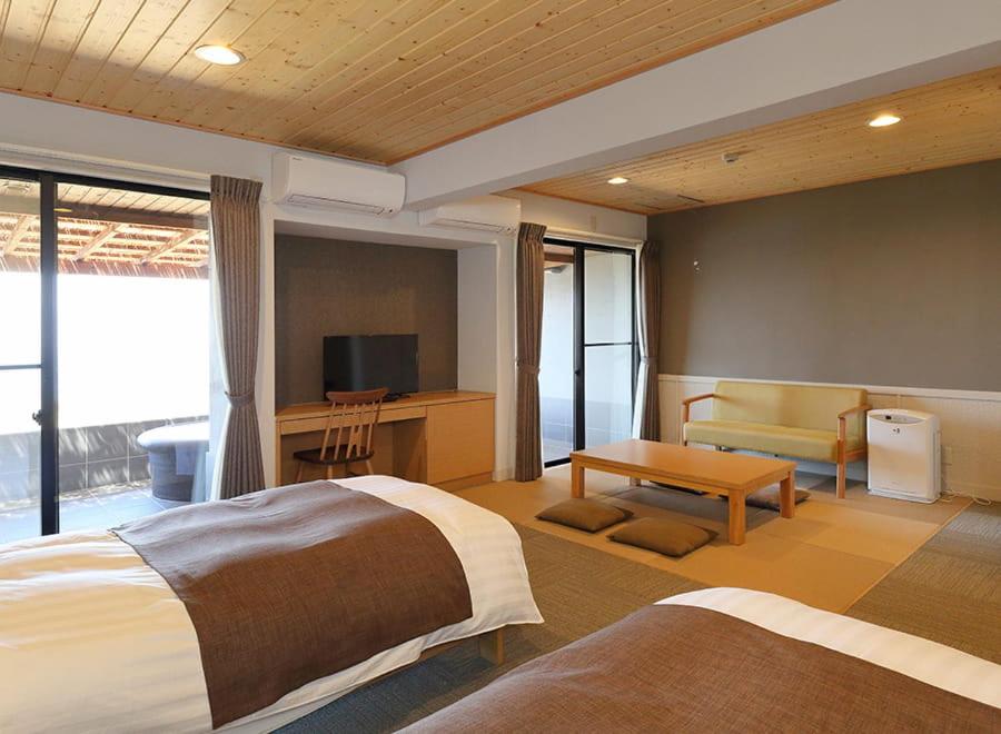TV a/nebo společenská místnost v ubytování Nishiizu Glamping Tenkuuterrace