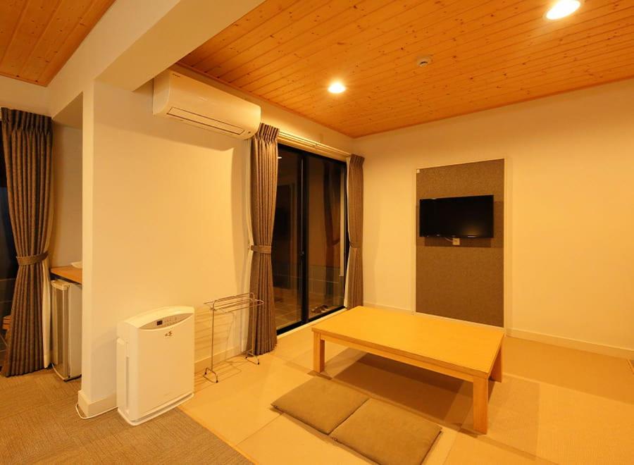 TV a/nebo společenská místnost v ubytování Nishiizu Glamping Tenkuuterrace