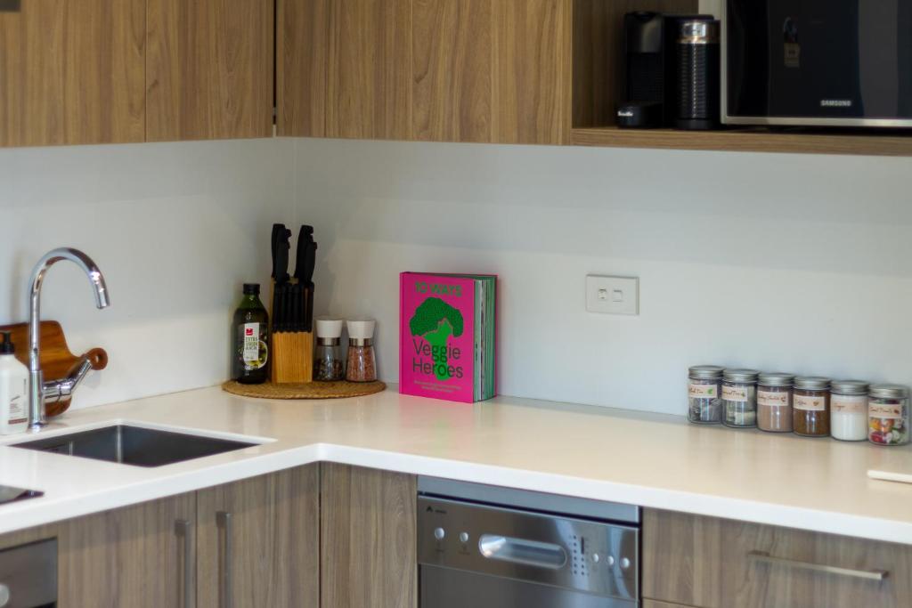 1 Bedroom Central City Escape - Resim 17