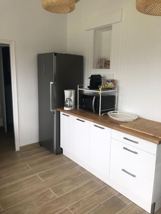 Kuchnia lub aneks kuchenny w obiekcie La Maison Familiale Ladou