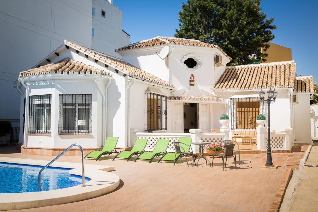 Bazén v ubytovaní Villa Bike Friendly in center Fuengirola & 2nd line beach alebo v jeho blízkosti