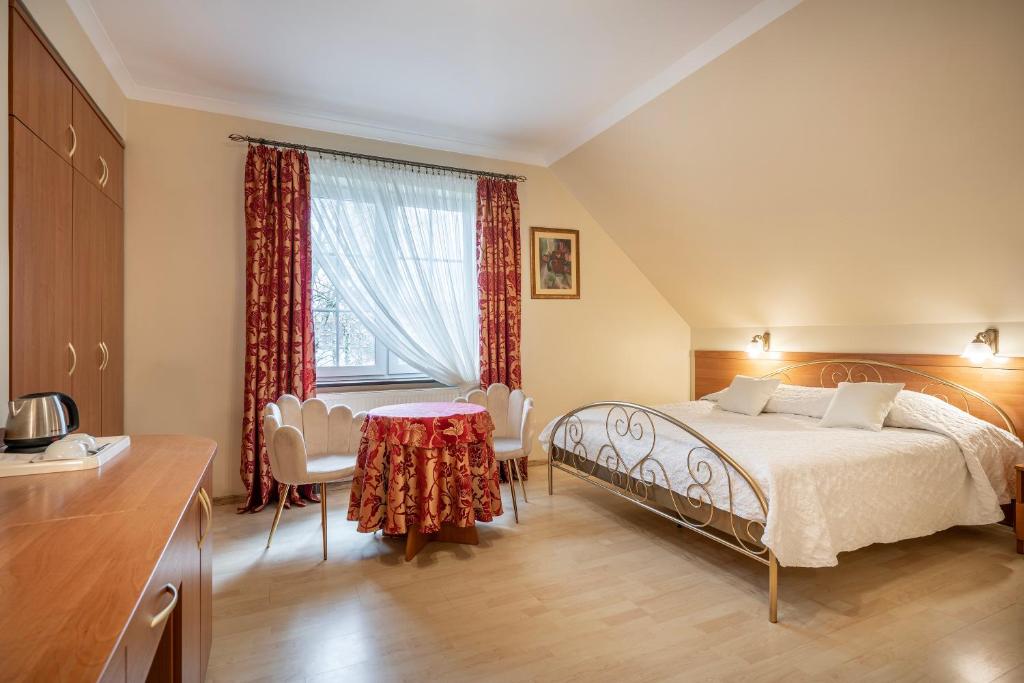 Postel nebo postele na pokoji v ubytování Lech Resort & Spa