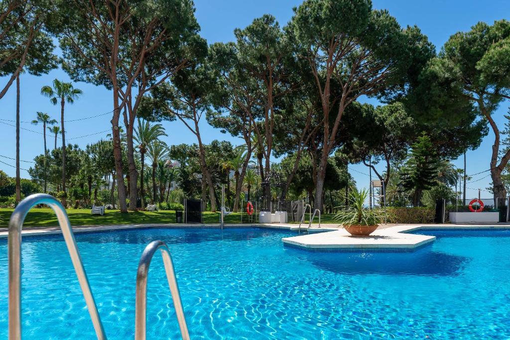 Bazén v ubytovaní Puerto Banus2 Beachfront and Pools alebo v jeho blízkosti