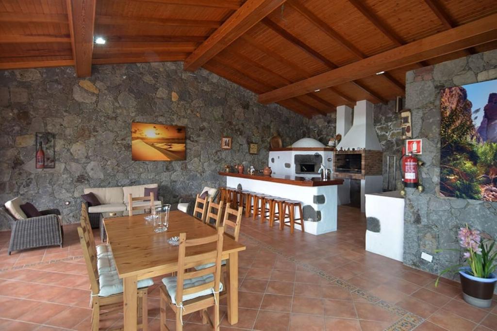 A kitchen or kitchenette at Casa Lucas