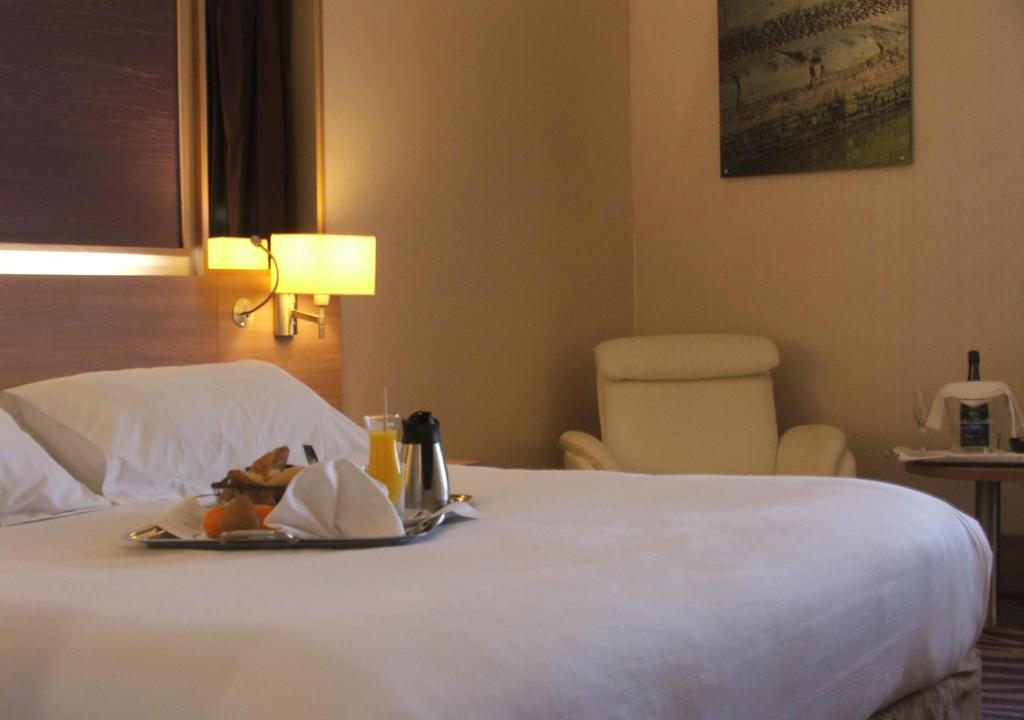 Postel nebo postele na pokoji v ubytování Plaza Hotel Capitole Toulouse